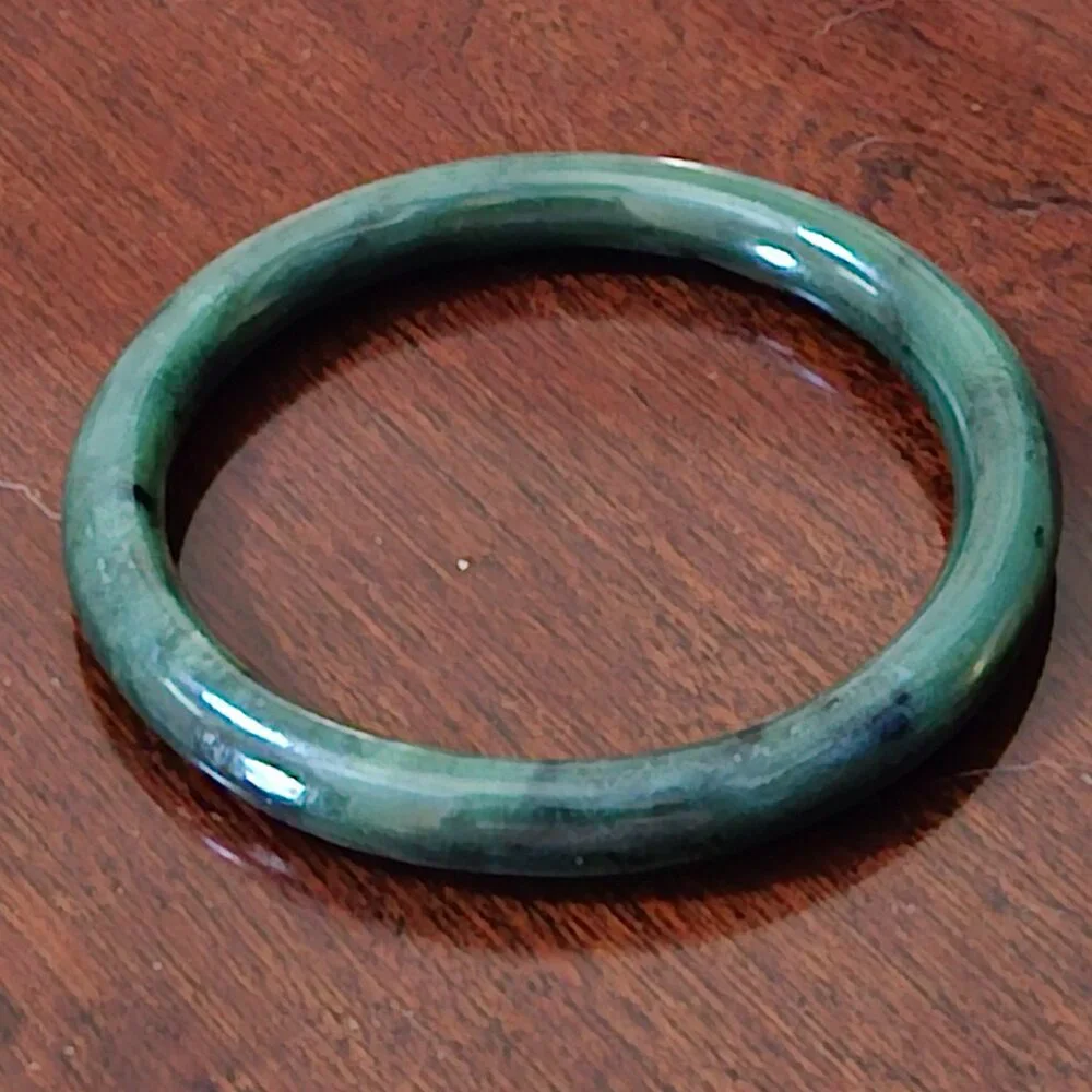 RARE VINTAGE ESTATE GUMPS GUMP'S LEAF GREEN NEPHRITE JADE HEAVY BRACELET BANGLE